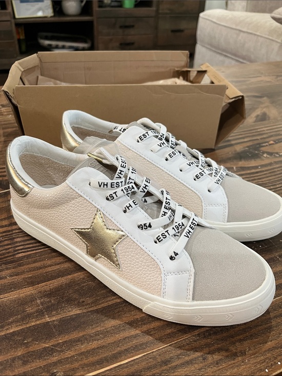 Vintage Havana Shoes - Women's White & Gold Star Detail Casual Sneakers